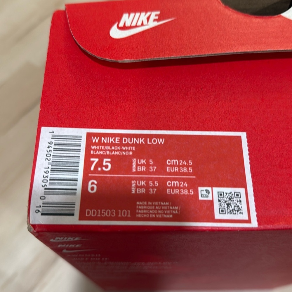 Nike Dunk Low - Picture 4 of 5
